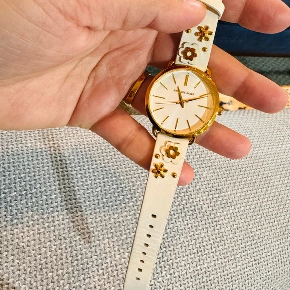 Michael Kors White and Gold Floral Accent Women's Watch - Picture 3 of 8